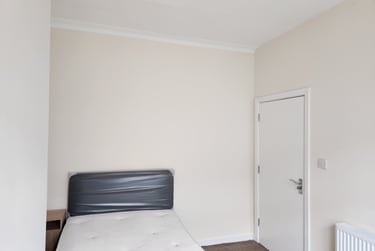 4 bed house, Suffolk Street, Charlestown, Salford, M66DQ - Image 1