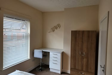 4 bed house, Suffolk Street, Charlestown, Salford, M66DQ - Image 3