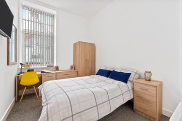 2 bed flat, North Hill, Greenbank, Plymouth, PL48ET - Image 1