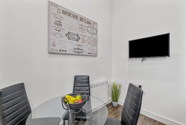 2 bed flat, North Hill, Plymouth, PL48ET - Image 2