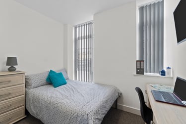 2 bed flat, North Hill, Plymouth, PL48ET - Image 3