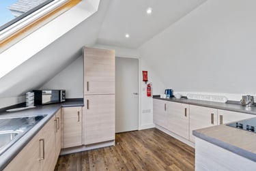 2 bed flat, North Hill, Plymouth, PL48ET - Image 2