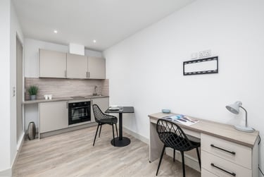 1 bed studio, North Hill, Plymouth, PL48ET - Image 3