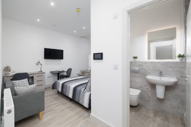 1 bed studio, North Hill, Plymouth, PL48ET - Image 2