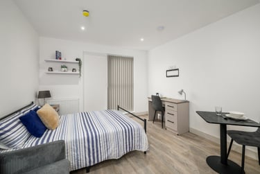 1 bed studio, North Hill, Plymouth, PL48ET - Image 2