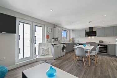 6 bed flat, Armada Street, North Hill, Plymouth, PL48LS - Image 1