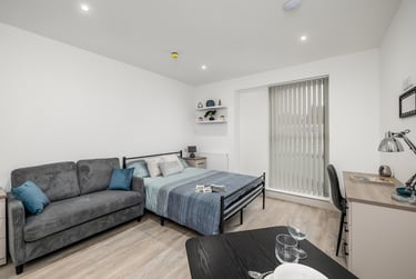 1 bed studio, North Hill, Plymouth, PL48ET - Image 1