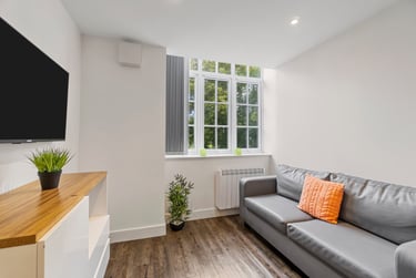 2 bed flat, North Hill, Plymouth, PL48ET - Image 1