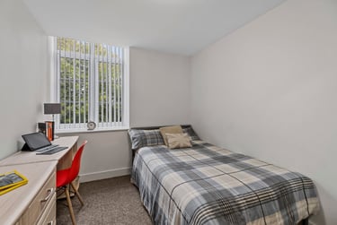 2 bed flat, North Hill, Plymouth, PL48ET - Image 3