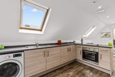 2 bed flat, North Hill, Plymouth, PL48ET - Image 2