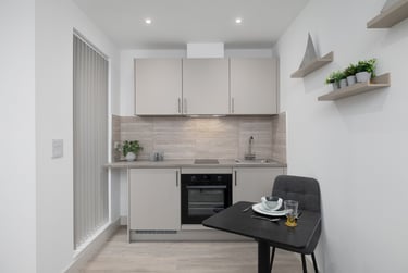 1 bed studio, North Hill, Plymouth, PL48ET - Image 3
