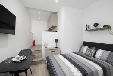 1 bed studio, North Hill, Plymouth, PL48ET - Image 3
