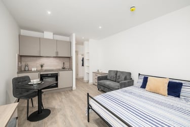 1 bed studio, North Hill, Plymouth, PL48ET - Image 1