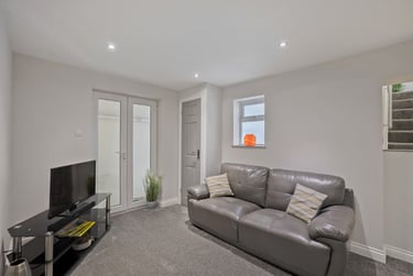 2 bed flat, Bedford Terrace, North Hill, Plymouth, PL48EY - Image 2