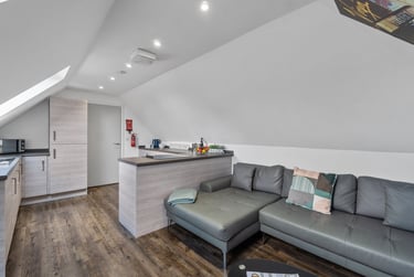 2 bed flat, North Hill, Plymouth, PL48ET - Image 4