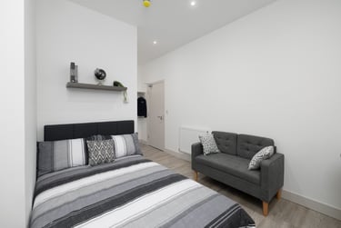 1 bed studio, North Hill, Plymouth, PL48ET - Image 4