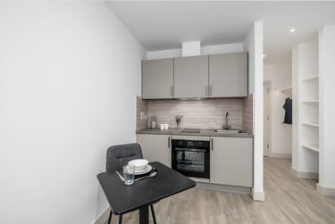 1 bed studio, North Hill, Plymouth, PL48ET - Image 3