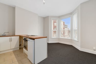 1 bed flat, Grenville Road, Prince Rock, Plymouth, PL49QA - Image 1