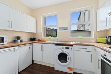 4 bed flat, Bedford Terrace, North Hill, Plymouth, PL48EY - Image 2