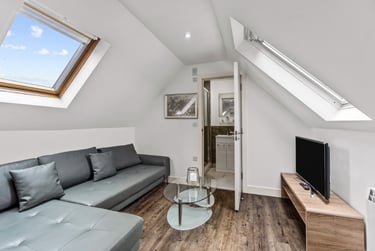 2 bed flat, North Hill, Plymouth, PL48ET - Image 3