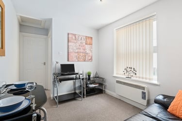 1 bed flat, Bedford Terrace, North Hill, Plymouth, PL48EY - Image 1