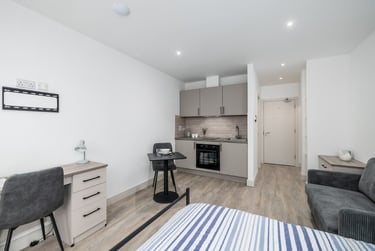 1 bed studio, North Hill, Plymouth, PL48ET - Image 4