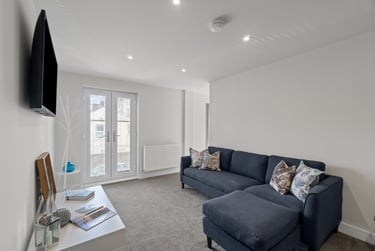 2 bed flat, Marlborough Road, North Hill, Plymouth, PL48LP - Image 1