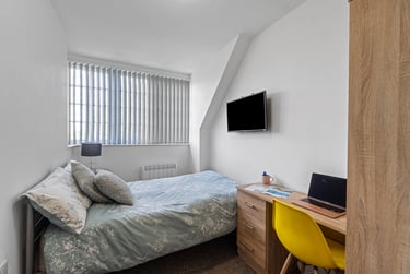 2 bed flat, North Hill, Plymouth, PL48ET - Image 6