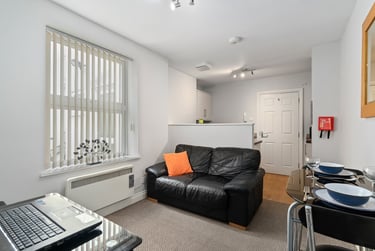 1 bed flat, Bedford Terrace, North Hill, Plymouth, PL48EY - Image 2