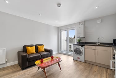 2 bed flat, Armada Street, North Hill, Plymouth, PL48LS - Image 3