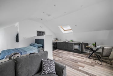 1 bed flat, North Hill, Greenbank, Plymouth, PL48JT - Image 1