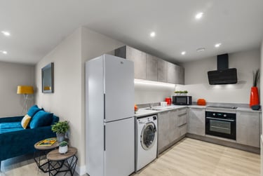 2 bed flat, Marlborough Road, North Hill, Plymouth, PL48LP - Image 1