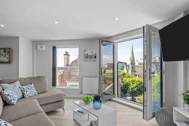 2 bed flat, Marlborough Road, North Hill, Plymouth, PL48LP - Image 1