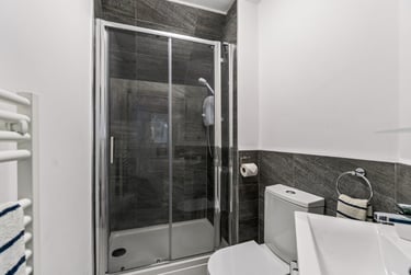 2 bed flat, North Hill, Plymouth, PL48ET - Image 10