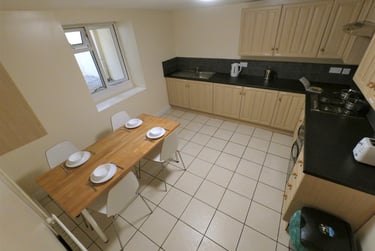 9 bed house, Royal Terrace, Barrack Road, Northampton, NN13RF - Image 8