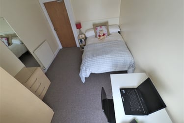 9 bed house, Royal Terrace, Barrack Road, Northampton, NN13RF - Image 5