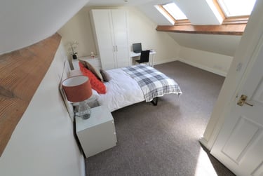 9 bed house, Royal Terrace, Barrack Road, Northampton, NN13RF - Image 3