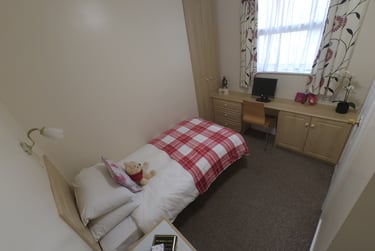 14 bed house, Royal Terrace, Barrack Road, Northampton, NN13RF - Image 3