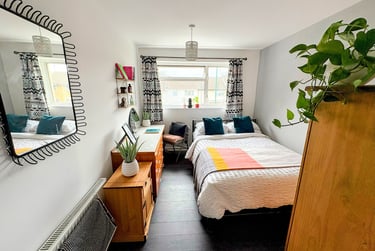 4 bed house, Lewis Close, City Centre, Nottingham, NG31NR - Image 1