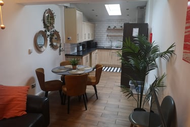 6 bed house, Furness Road, Fallowfield, Manchester, M146LX - Image 1