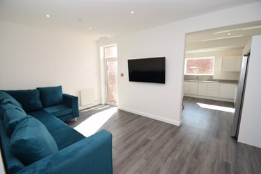 6 bed house, Moseley Road, Fallowfield, Manchester, M146NR - Image 1