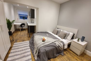 1 bed studio, Cowley Street, Darley, Derby, DE13SN - Image 1