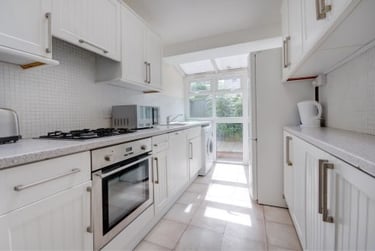 5 bed house, Marle Hill Parade, Francis Close Hall, Cheltenham, GL504LG - Image 3