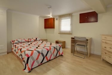 5 bed house, Marle Hill Parade, Francis Close Hall, Cheltenham, GL504LG - Image 4