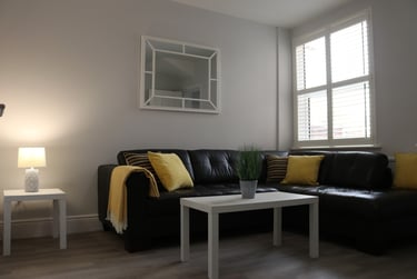 6 bed house, Swindon Road, St Pauls, Cheltenham, GL519HZ - Image 1