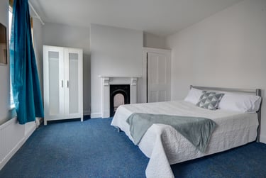 5 bed house, Marle Hill Parade, Francis Close Hall, Cheltenham, GL504LG - Image 3