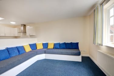 9 bed house, Swindon Road, St Pauls, Cheltenham, GL519HZ - Image 2