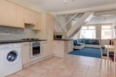 5 bed house, Townsend Street, St Pauls, Cheltenham, GL519HD - Image 2