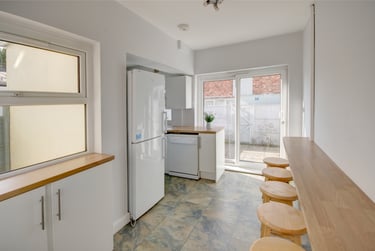 5 bed house, Marle Hill Road, Francis Close Hall, Cheltenham, GL504LN - Image 2