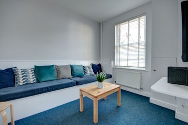 5 bed house, Marle Hill Road, Francis Close Hall, Cheltenham, GL504LN - Image 2